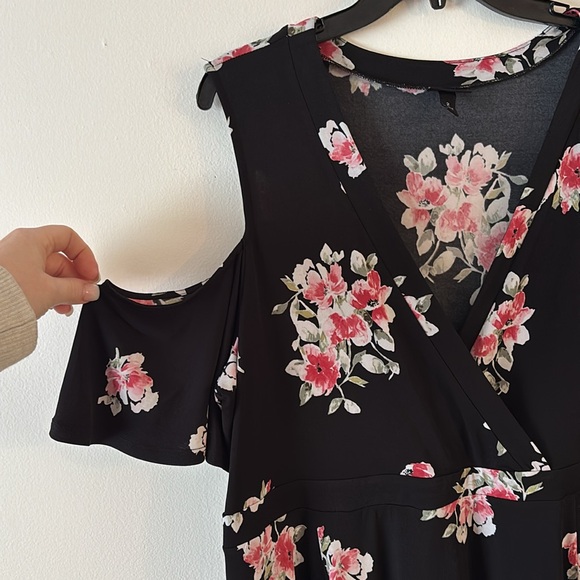 Torrid Black Floral Cold Shoulder Dress 2x - Picture 2 of 4